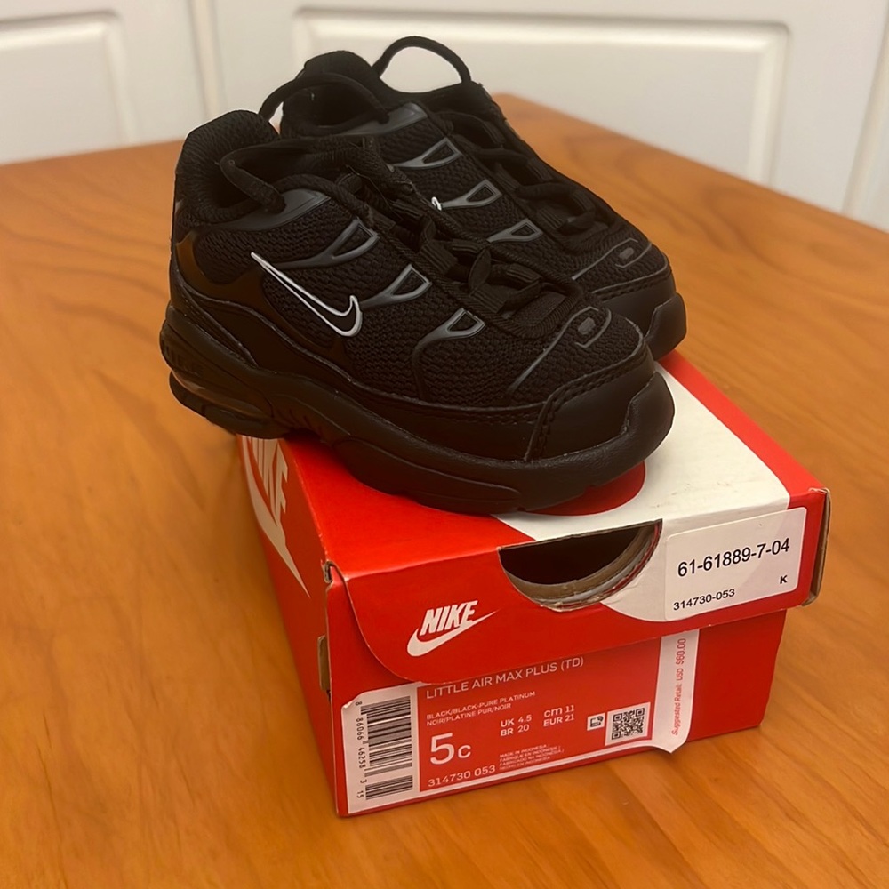 Toddler size 5c Black and platinum little air max plus
